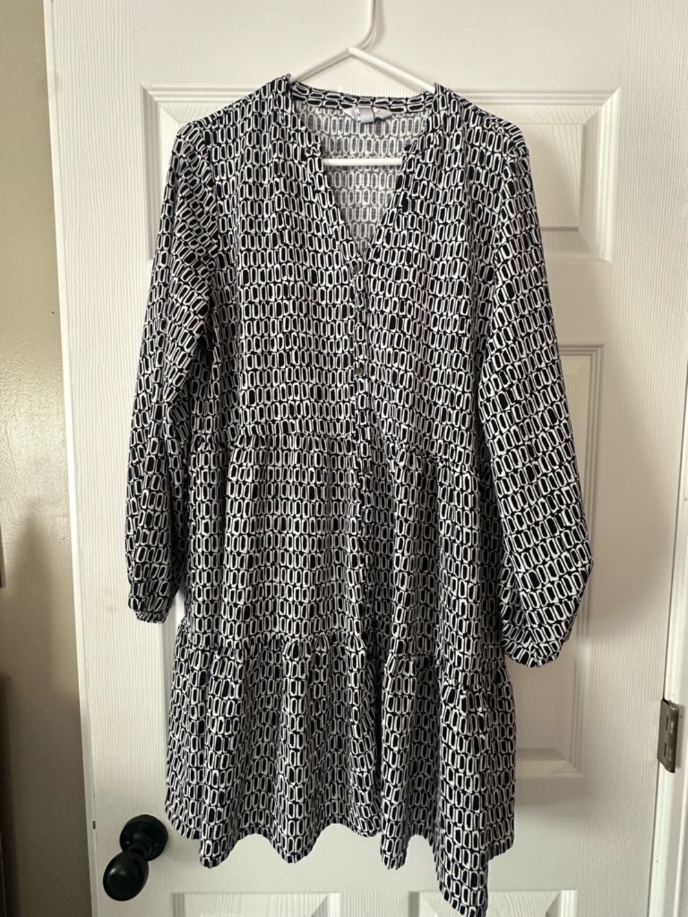 Nine West Black and White Geometric Tiered Long-Sleeve Dress